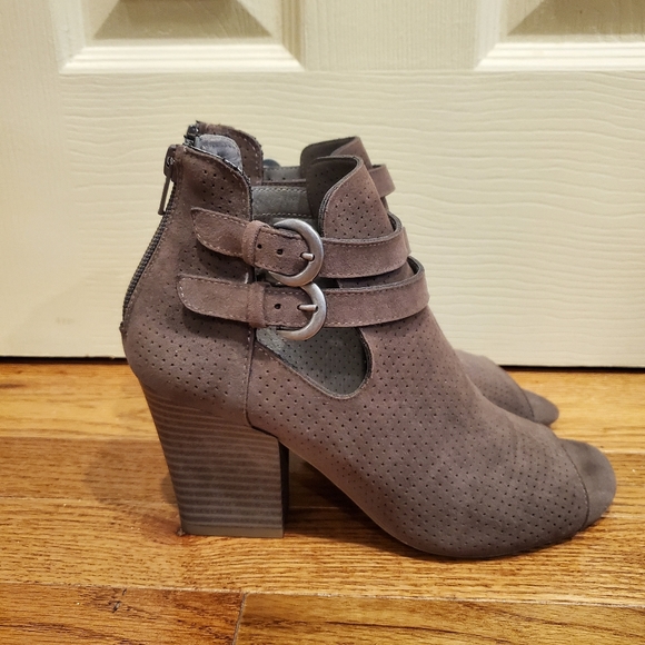 White Mountain peep toe booties - Picture 2 of 6